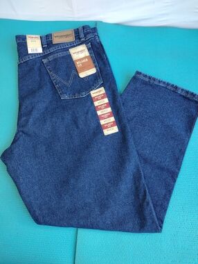 NWT Wrangler Men's Relaxed Fit Cotton Jeans Straight Size 44 X30